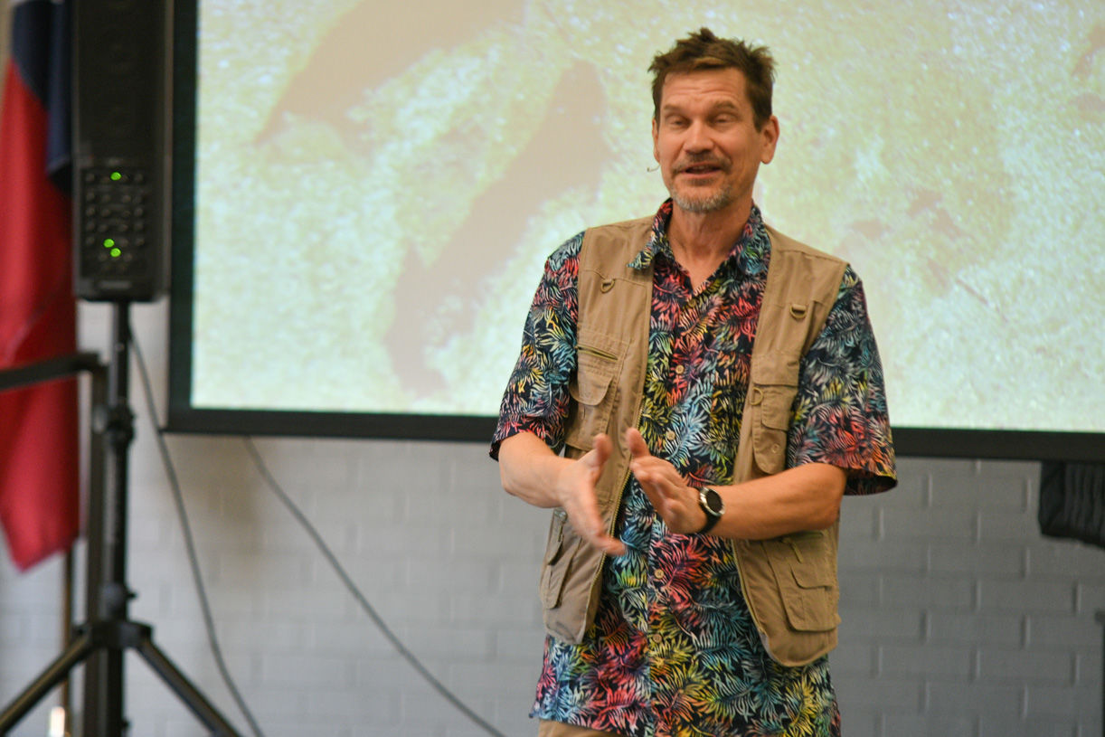 Singing zoologist Lucas Miller visits Bryan library